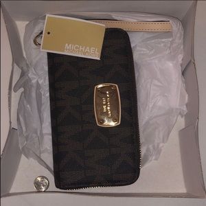 Brand new Michael kors wallet. Never used